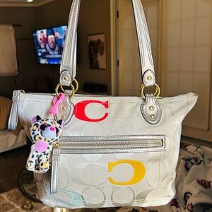 Authentic Rare Discontinued Colorful Coach Poppy Bag🩷